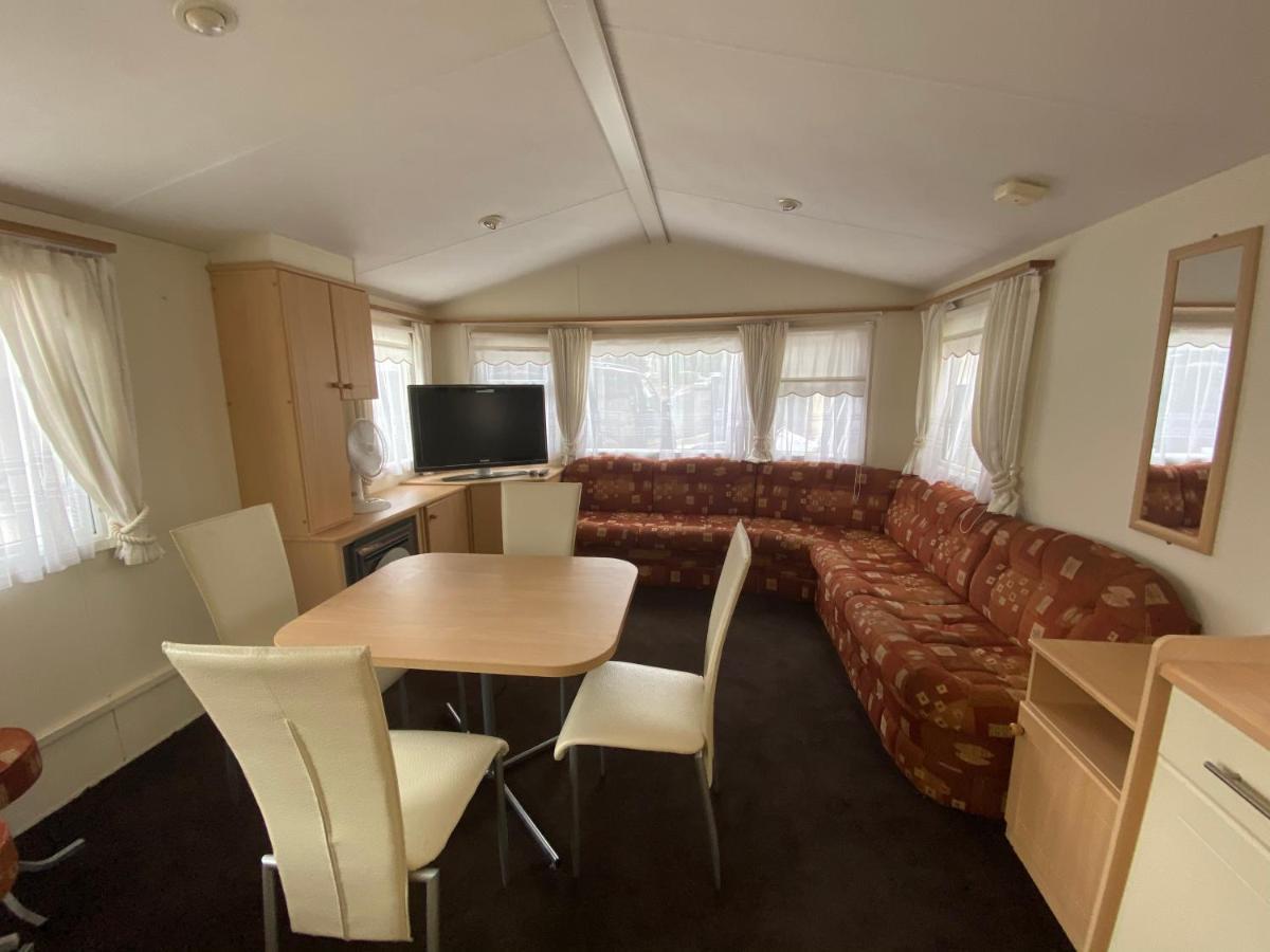 Blitz Blank Neue Messe Apartment *
